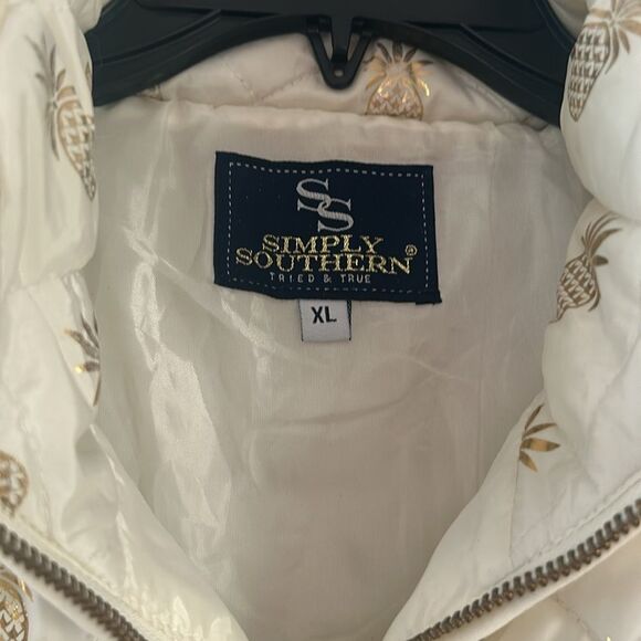 Simply Southern Pineapple Puffer Vest Size XL - Picture 3 of 4